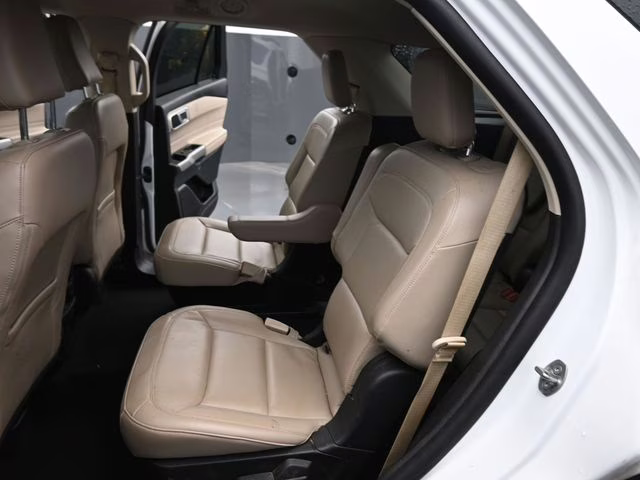 2023 Oxford White Ford Explorer XLT 4X4 SUV