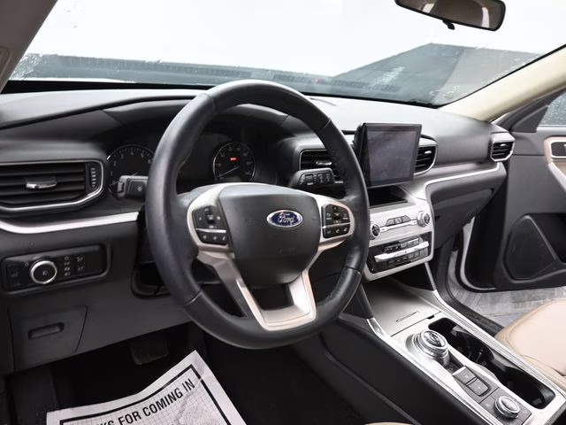 2023 Oxford White Ford Explorer XLT 4X4 SUV