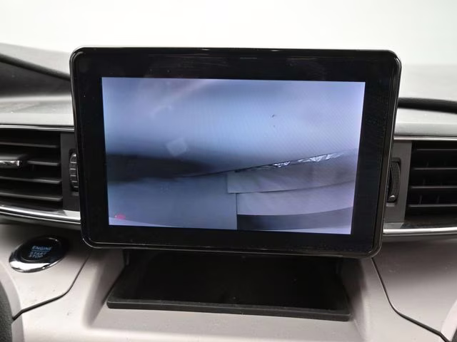 2023 Oxford White Ford Explorer XLT 4X4 SUV