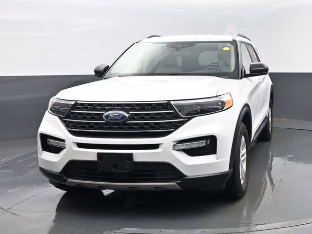 2023 Oxford White Ford Explorer XLT 4X4 SUV