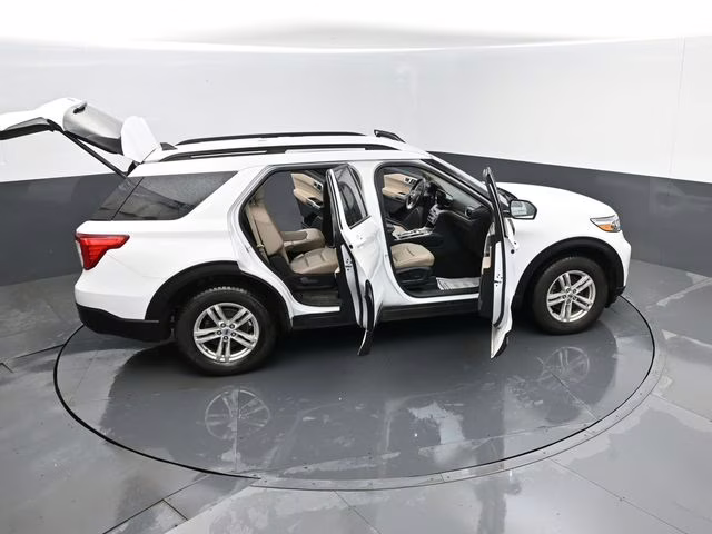 2023 Oxford White Ford Explorer XLT 4X4 SUV