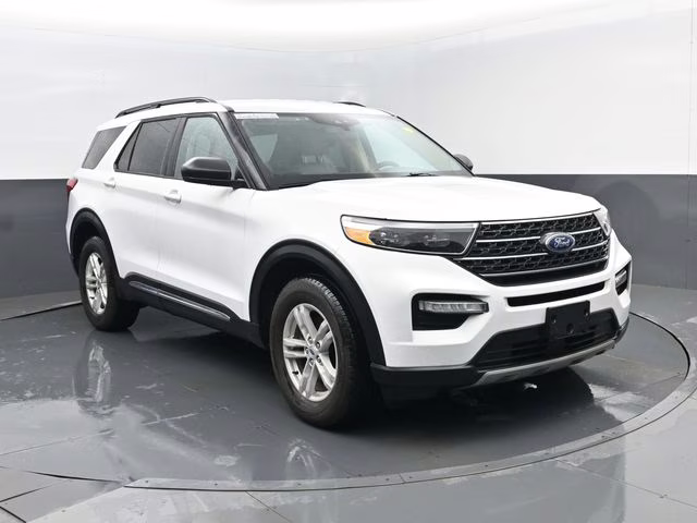 2023 Oxford White Ford Explorer XLT 4X4 SUV