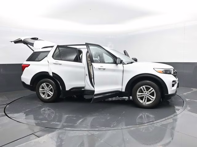 2023 Oxford White Ford Explorer XLT 4X4 SUV