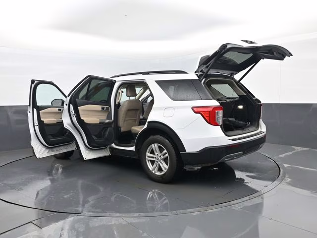2023 Oxford White Ford Explorer XLT 4X4 SUV