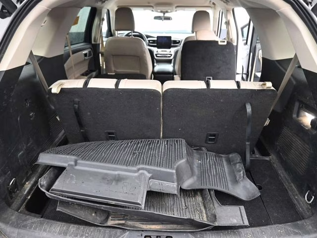 2023 Oxford White Ford Explorer XLT 4X4 SUV