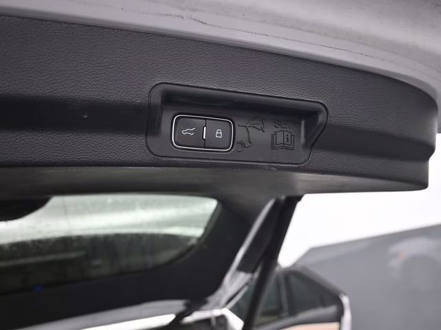 2023 Oxford White Ford Explorer XLT 4X4 SUV