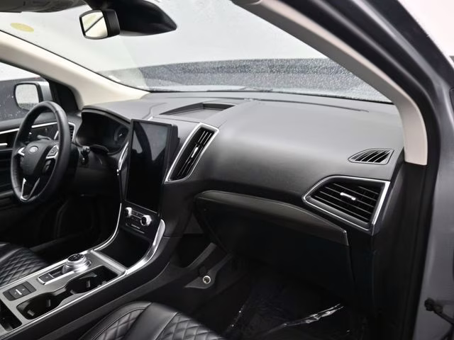 2024 Silver Metallic Ford Edge Titanium AWD SUV