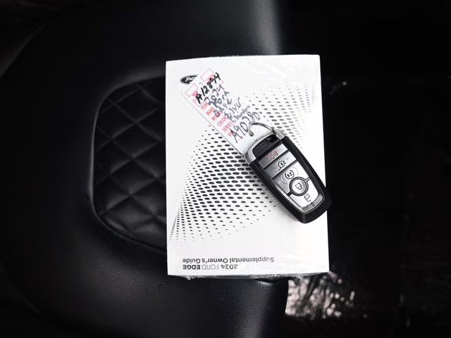 2024 Silver Metallic Ford Edge Titanium AWD SUV