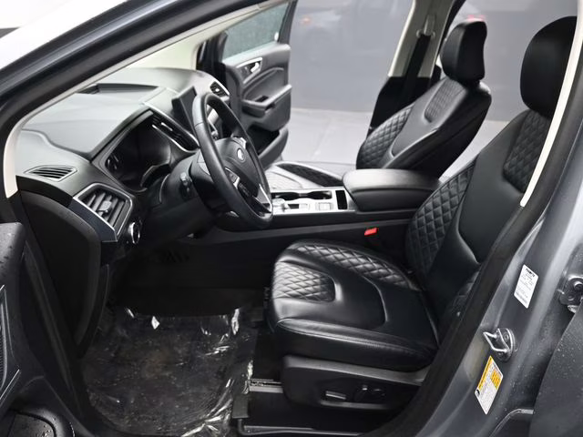 2024 Silver Metallic Ford Edge Titanium AWD SUV