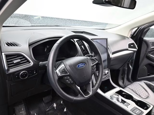 2024 Silver Metallic Ford Edge Titanium AWD SUV
