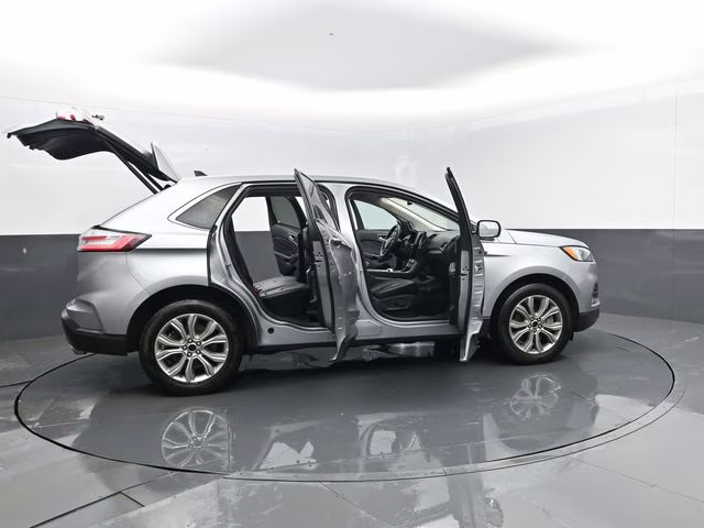 2024 Silver Metallic Ford Edge Titanium AWD SUV