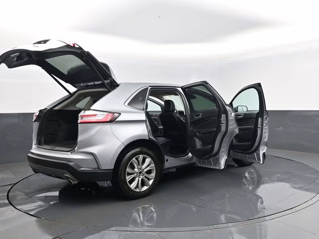 2024 Silver Metallic Ford Edge Titanium AWD SUV