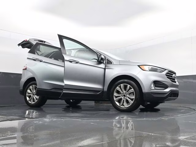 2024 Silver Metallic Ford Edge Titanium AWD SUV
