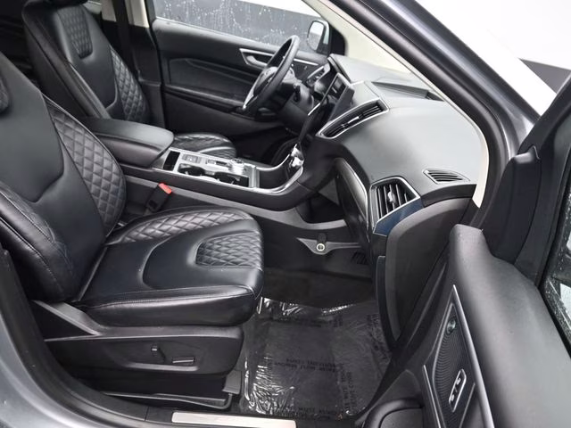 2024 Silver Metallic Ford Edge Titanium AWD SUV