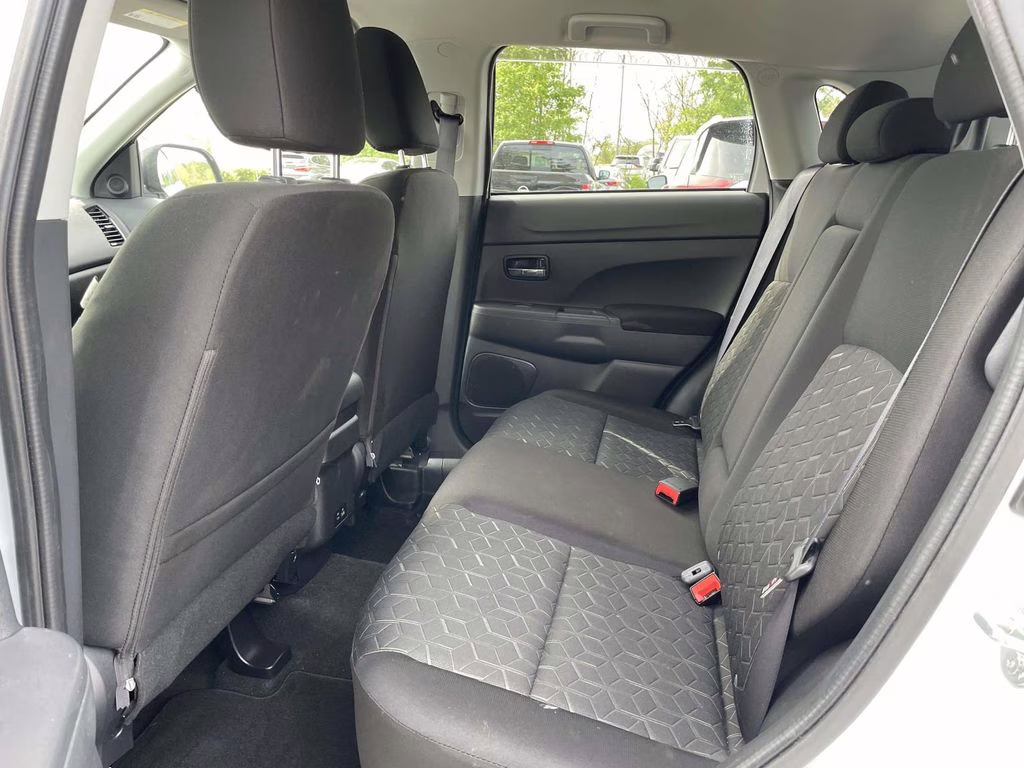 2024 White Mitsubishi Outlander Sport 2.0 LE 4X4 SUV