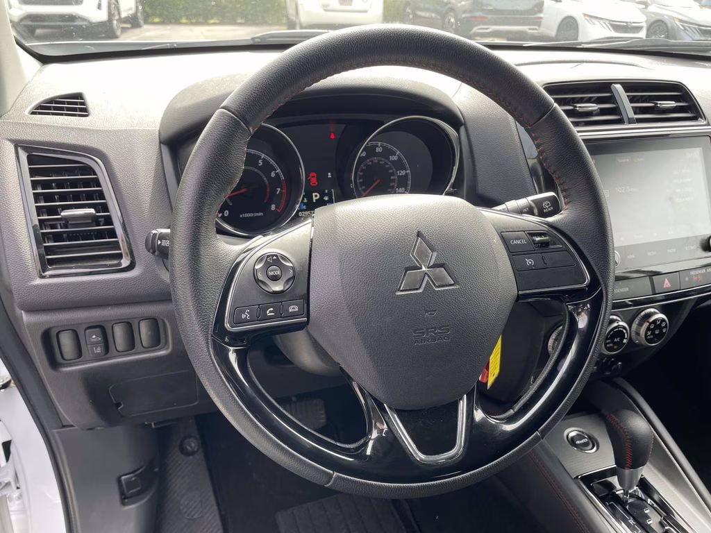 2024 White Mitsubishi Outlander Sport 2.0 LE 4X4 SUV