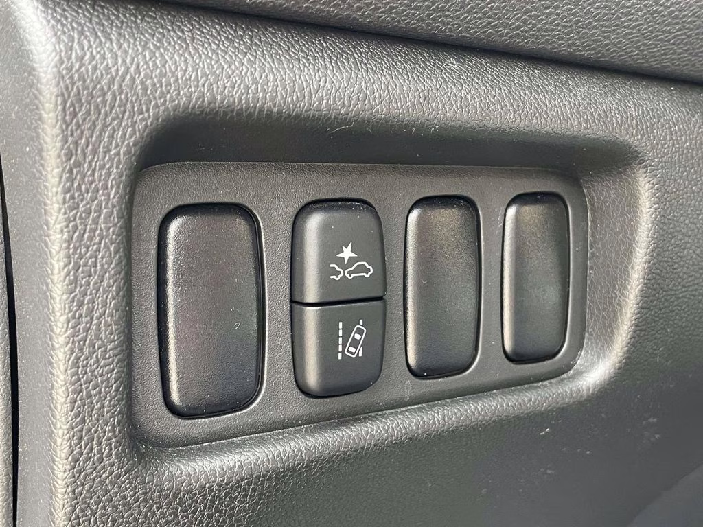 2024 White Mitsubishi Outlander Sport 2.0 LE 4X4 SUV