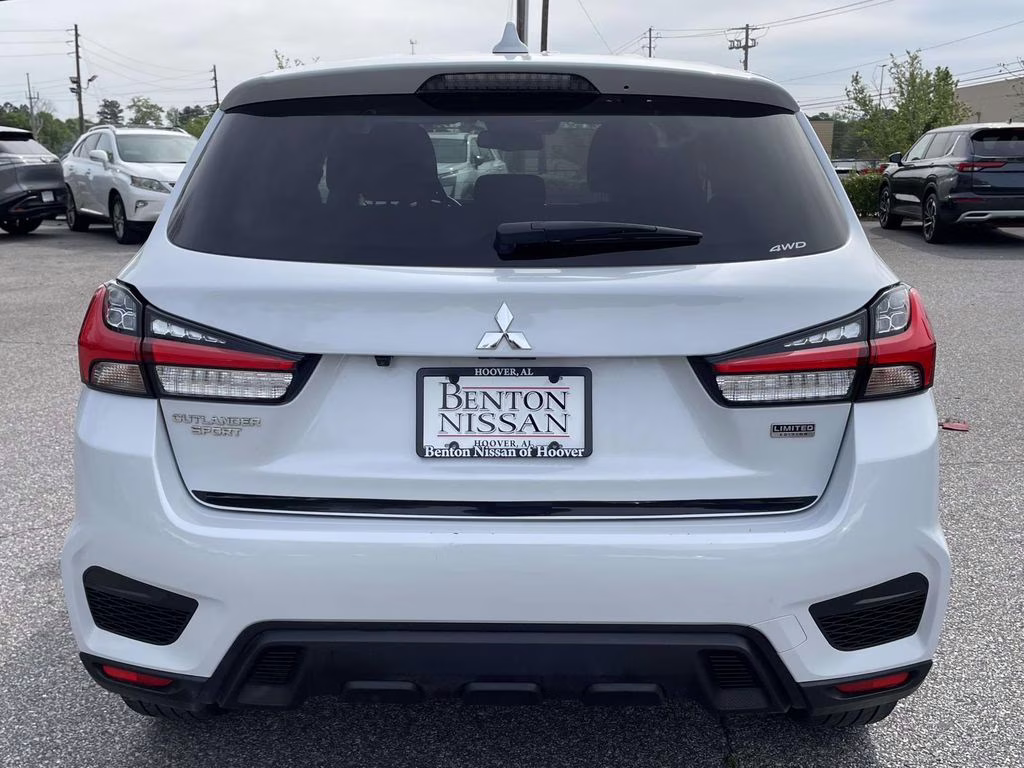2024 White Mitsubishi Outlander Sport 2.0 LE 4X4 SUV