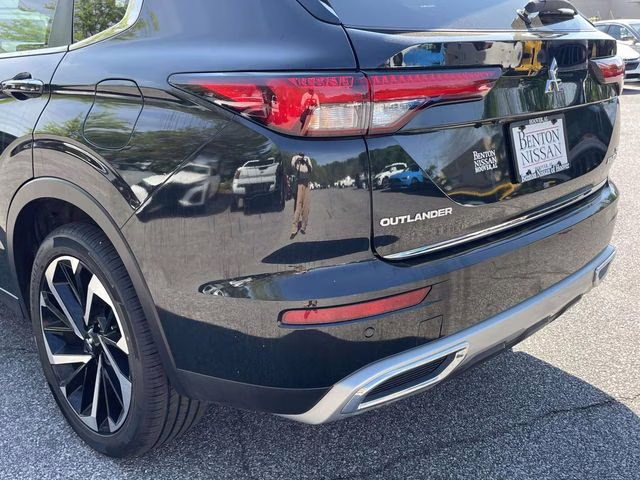 2023 Black Mitsubishi Outlander PHEV SE AWD SUV