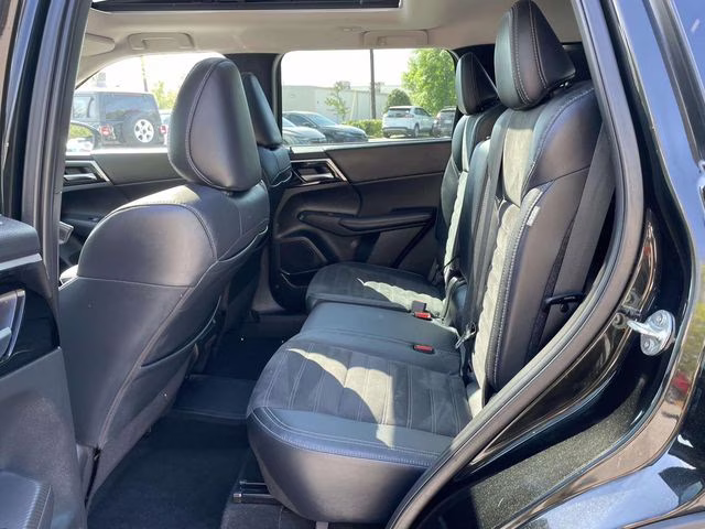 2023 Black Mitsubishi Outlander PHEV SE AWD SUV