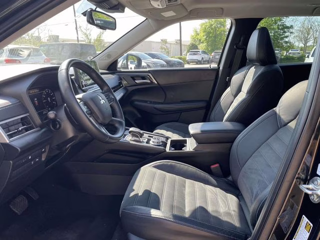 2023 Black Mitsubishi Outlander PHEV SE AWD SUV