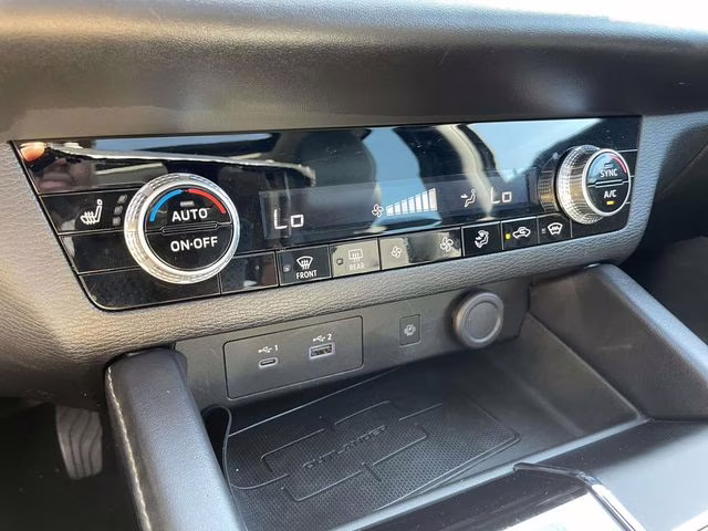 2023 Black Mitsubishi Outlander PHEV SE AWD SUV