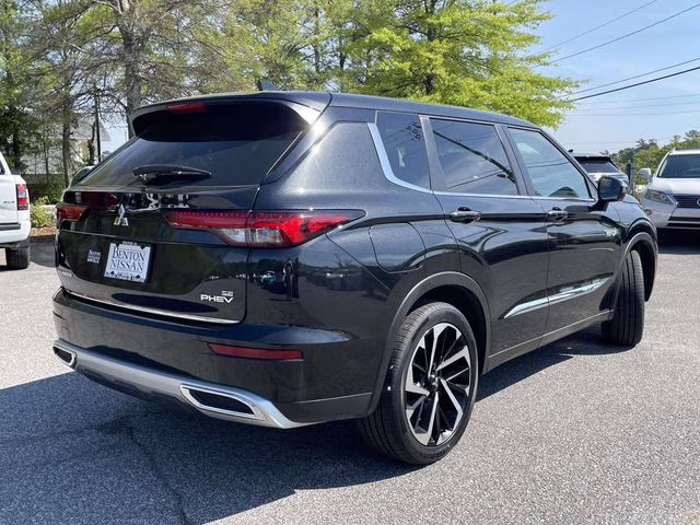 2023 Black Mitsubishi Outlander PHEV SE AWD SUV