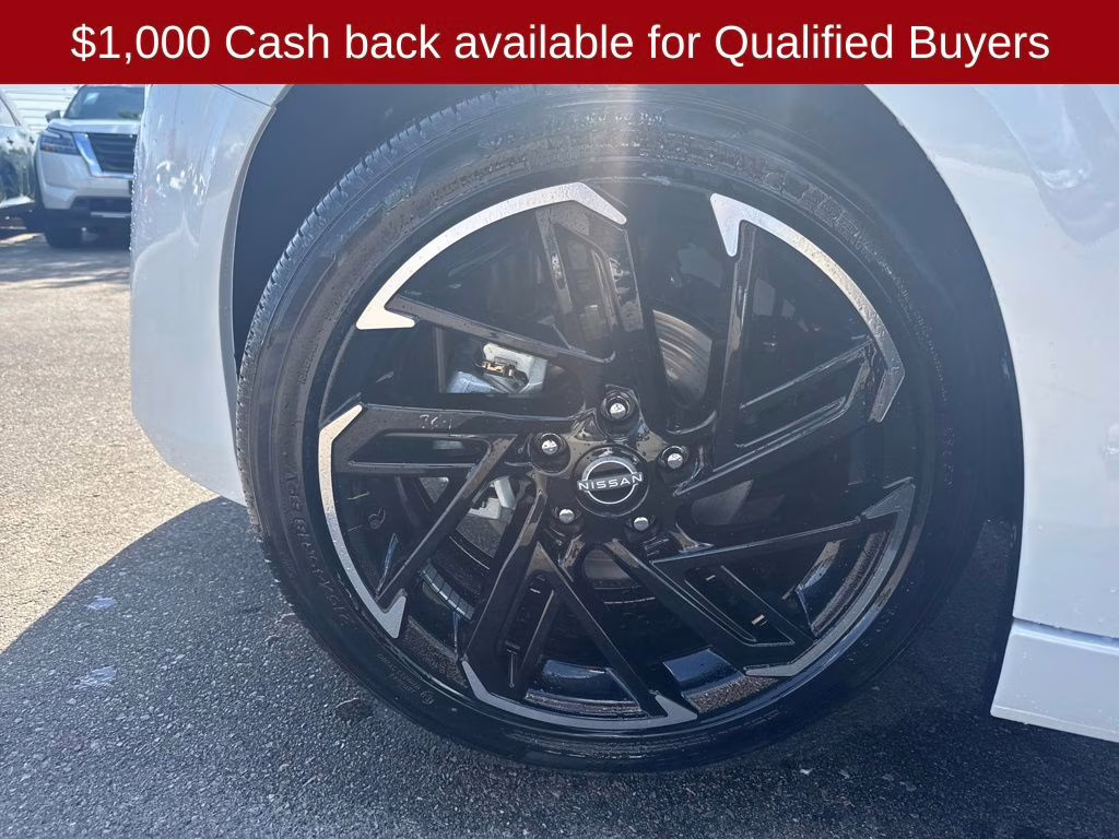 2026 Aspen White/Super Black Nissan Sentra SR FWD Sedan