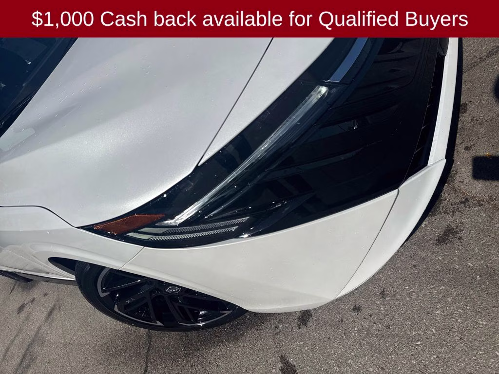 2026 Aspen White/Super Black Nissan Sentra SR FWD Sedan