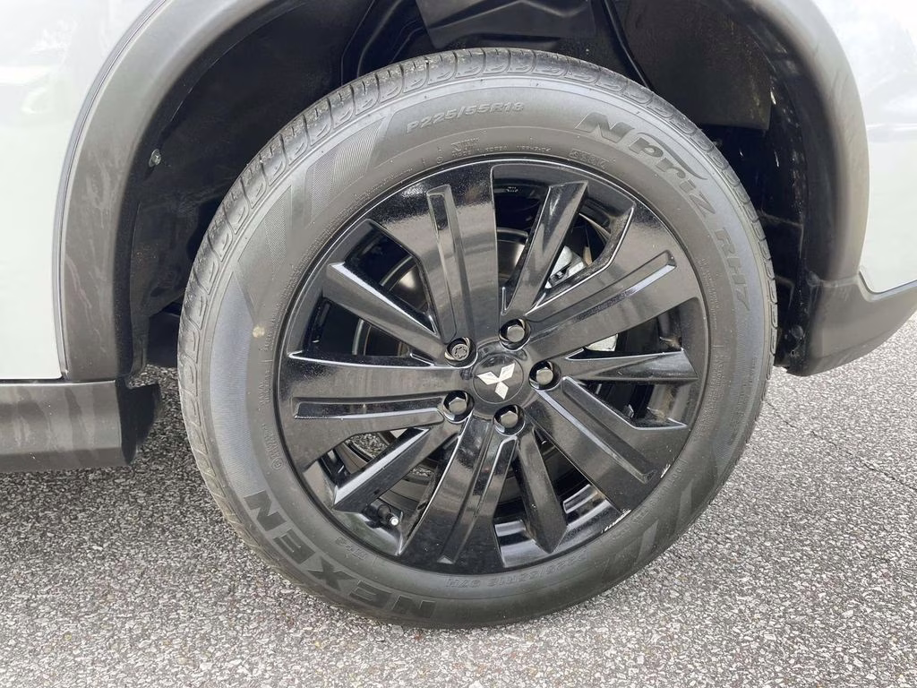 2024 White Mitsubishi Outlander Sport 2.0 LE 4X4 SUV