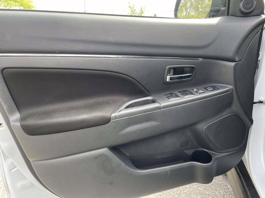 2024 White Mitsubishi Outlander Sport 2.0 LE 4X4 SUV