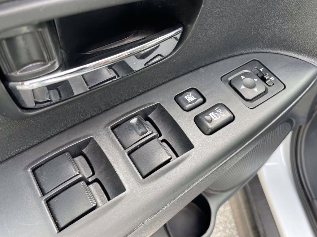 2024 White Mitsubishi Outlander Sport 2.0 LE 4X4 SUV