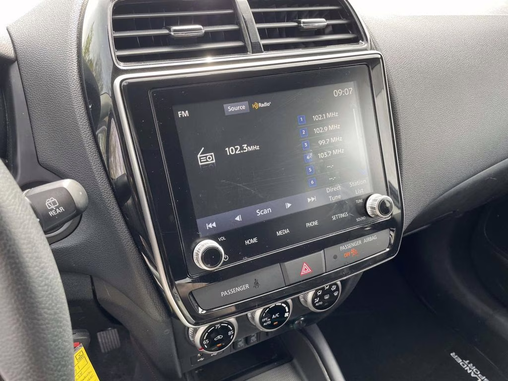 2024 White Mitsubishi Outlander Sport 2.0 LE 4X4 SUV