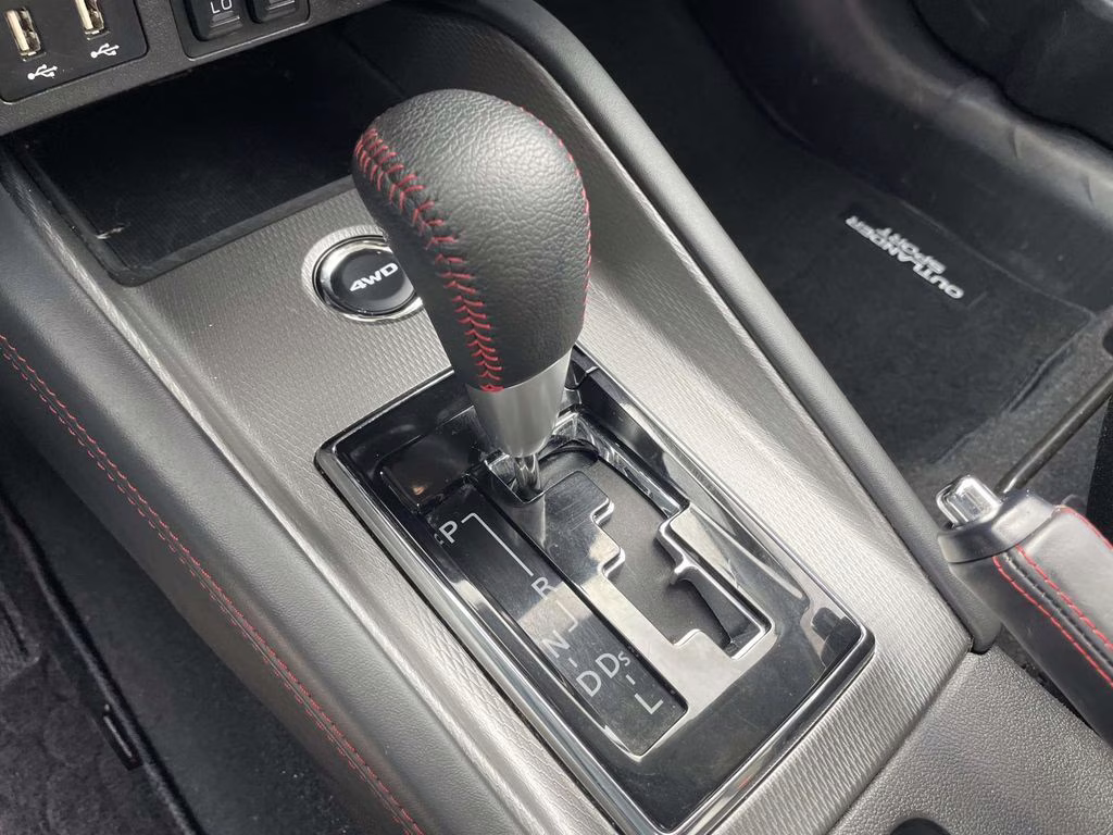 2024 White Mitsubishi Outlander Sport 2.0 LE 4X4 SUV