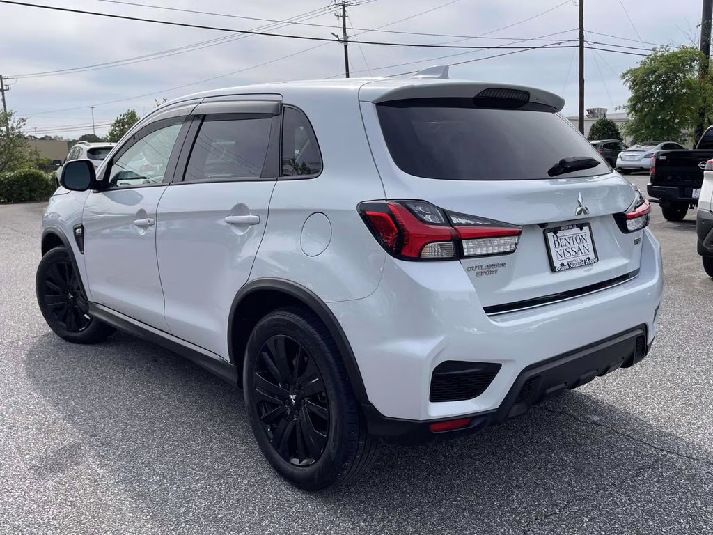 2024 White Mitsubishi Outlander Sport 2.0 LE 4X4 SUV
