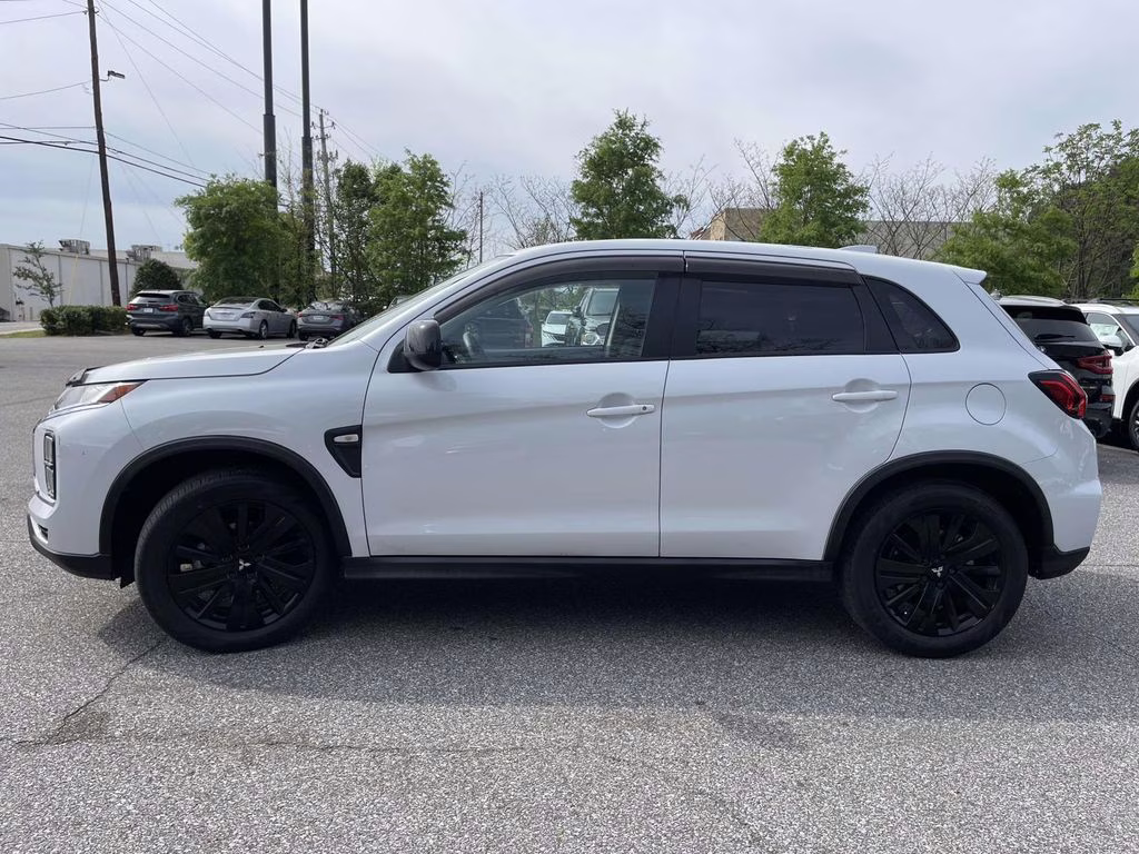 2024 White Mitsubishi Outlander Sport 2.0 LE 4X4 SUV