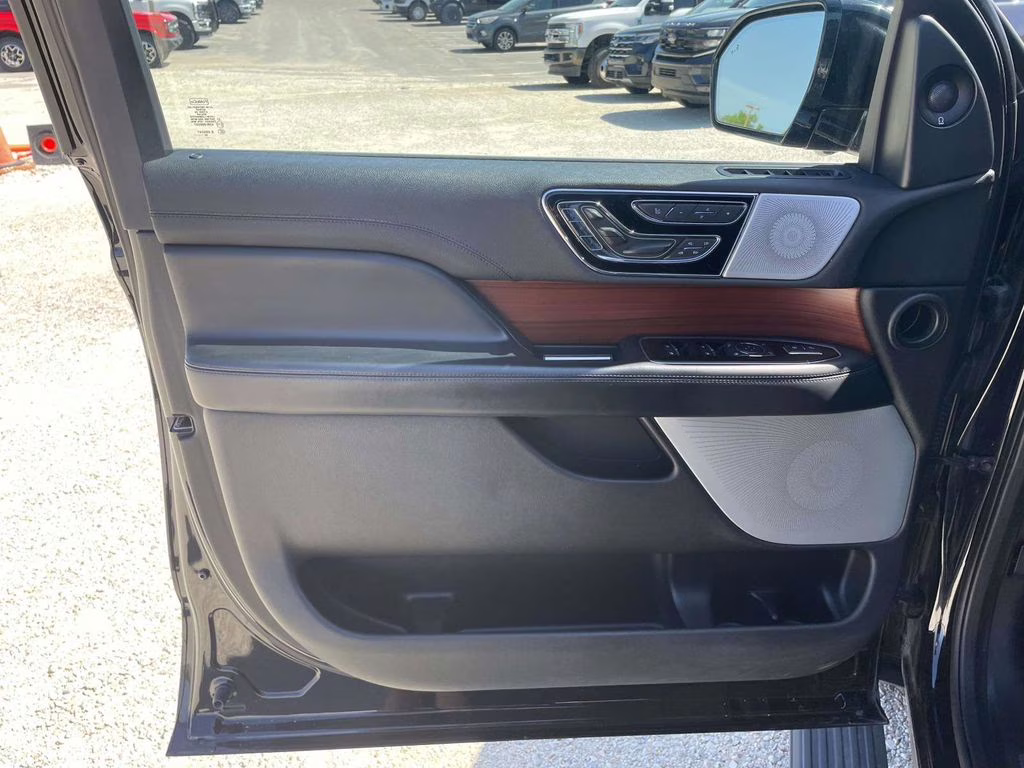 2020 Infinite Black Lincoln Navigator Reserve 4X4 SUV