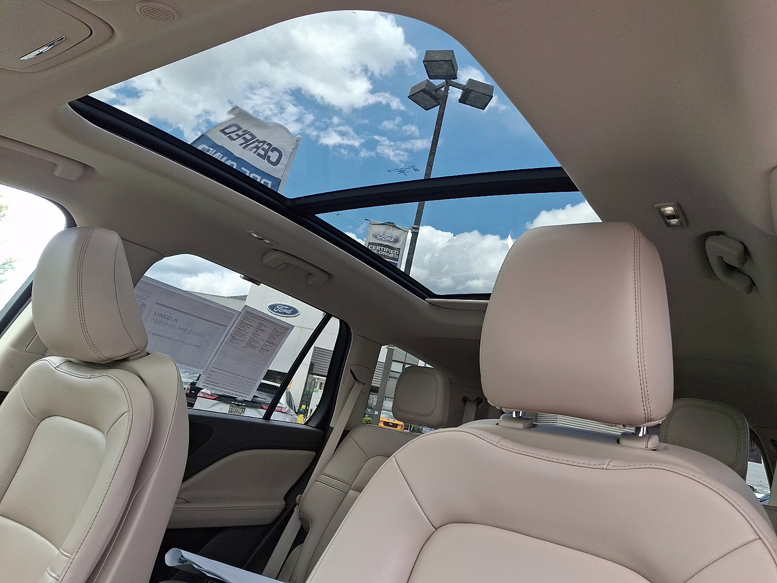 2022 Pristine White Metallic Tri-Coat - AZ Lincoln Aviator Standard AWD