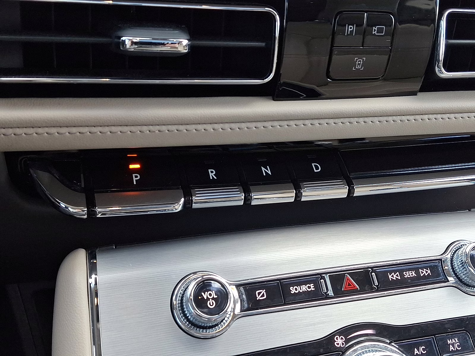 2022 Pristine White Metallic Tri-Coat - AZ Lincoln Aviator Standard AWD
