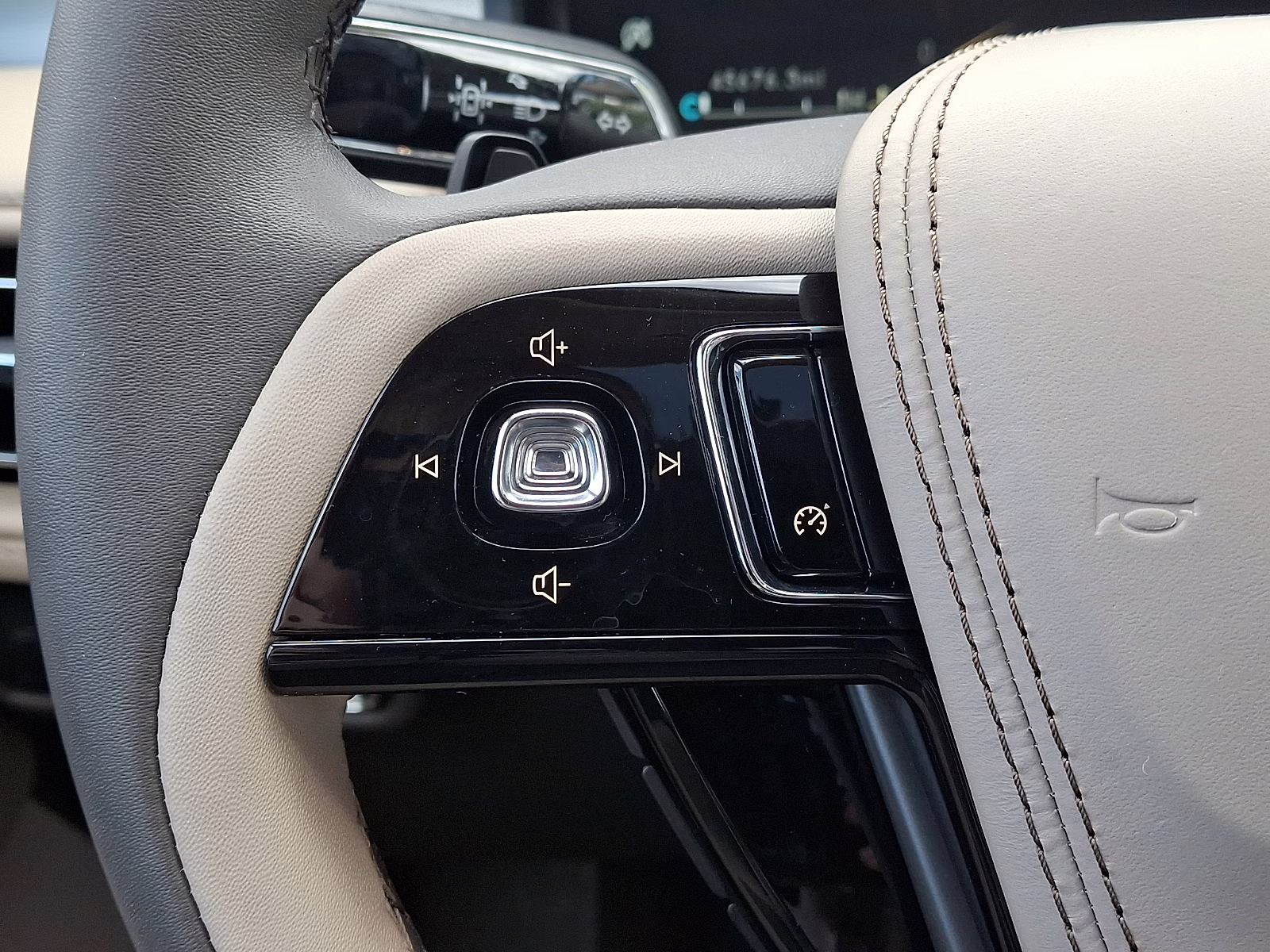 2022 Pristine White Metallic Tri-Coat - AZ Lincoln Aviator Standard AWD