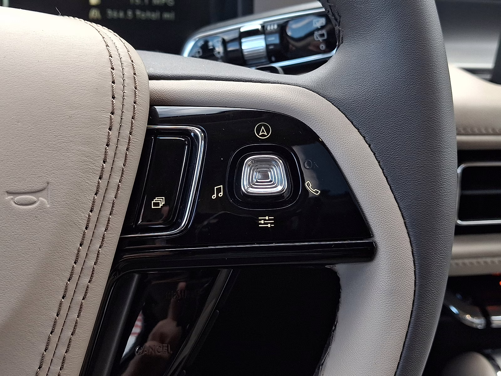 2022 Pristine White Metallic Tri-Coat - AZ Lincoln Aviator Standard AWD