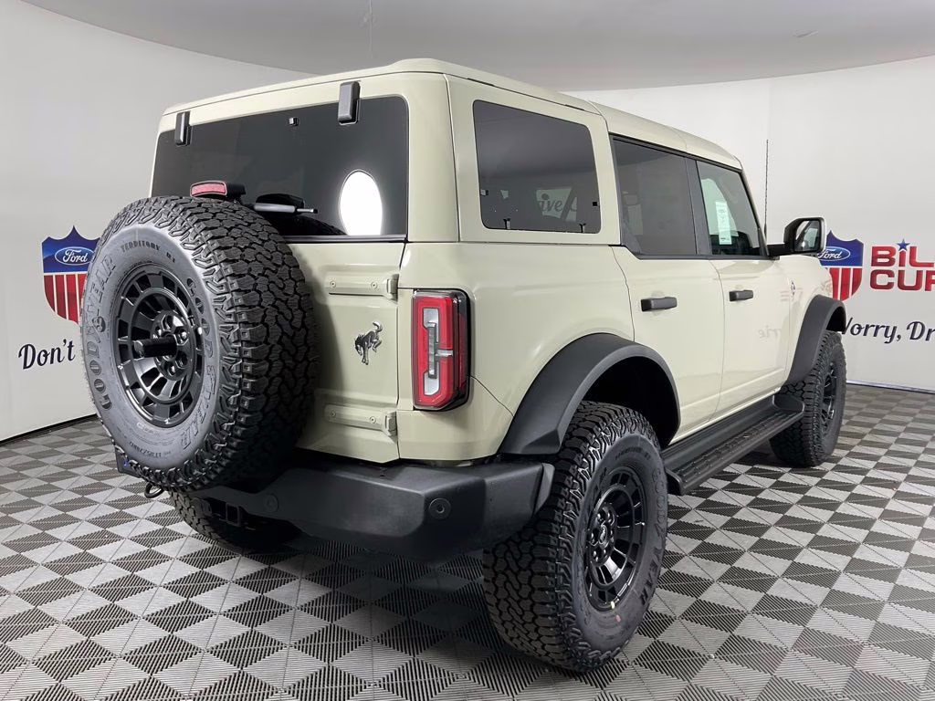 2026 Desert Sand Ford Bronco Outer Banks 4X4 SUV