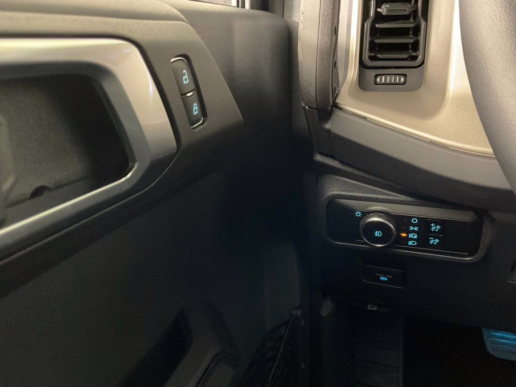 2026 Oxford White Ford Bronco Outer Banks 4X4 SUV