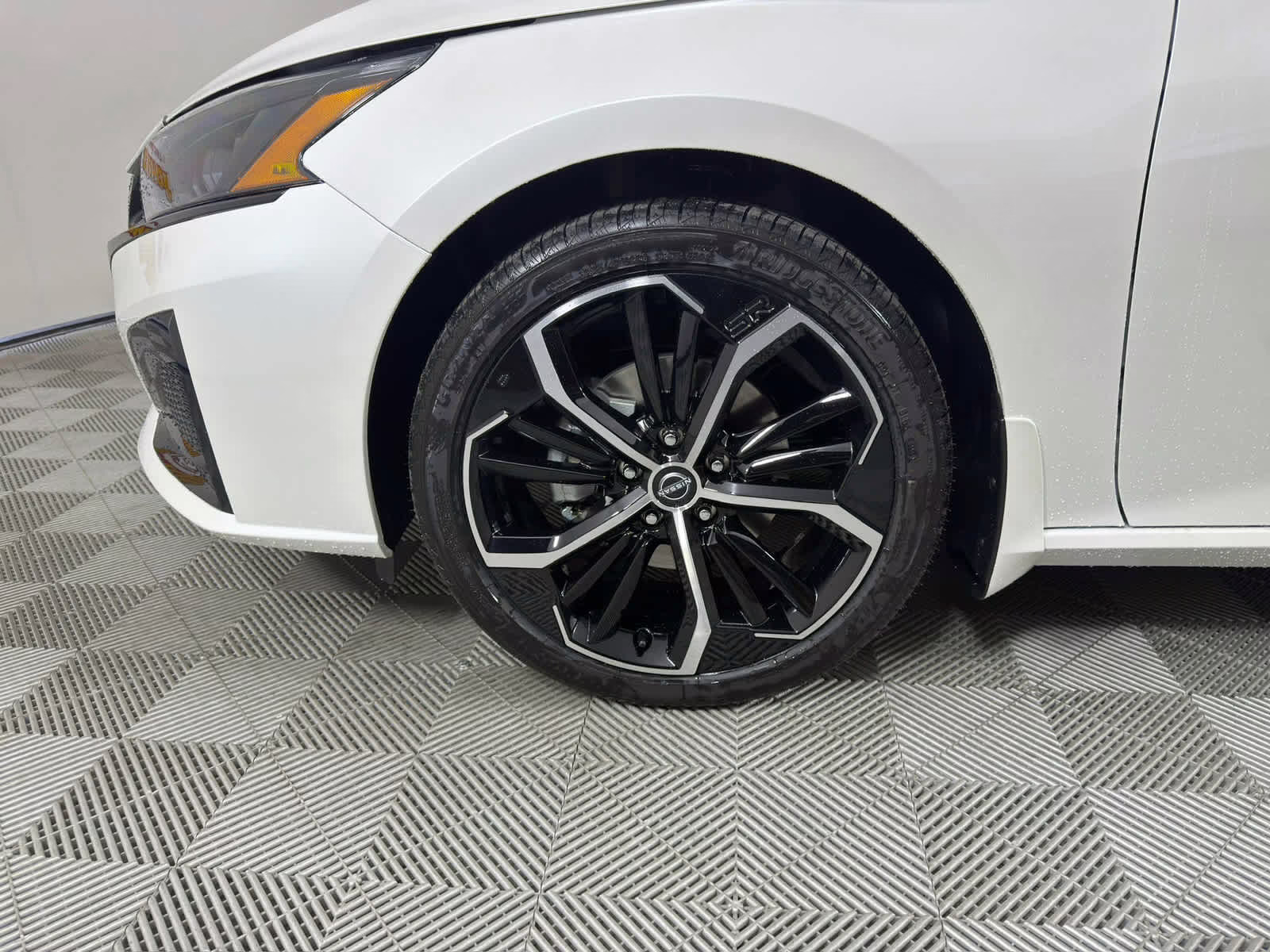 2026 Pearl White Tricoat Nissan Altima SR FWD Sedan