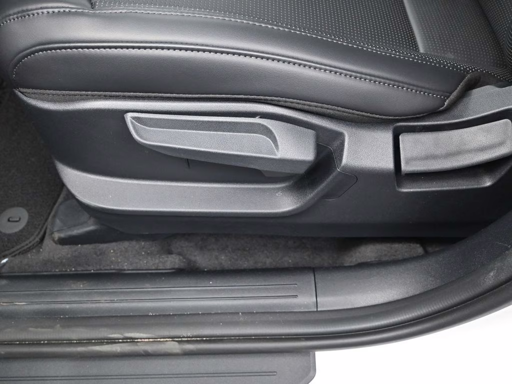 2027 Glacial White Pearl Kia Telluride LX FWD SUV