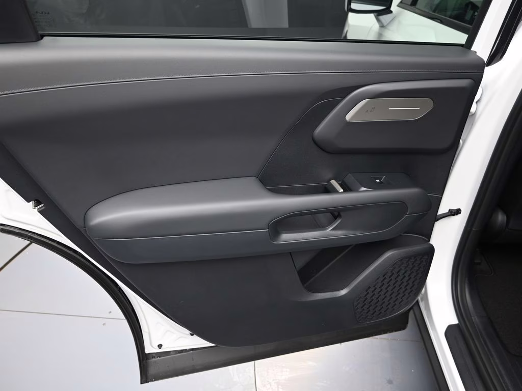 2027 Glacial White Pearl Kia Telluride LX FWD SUV