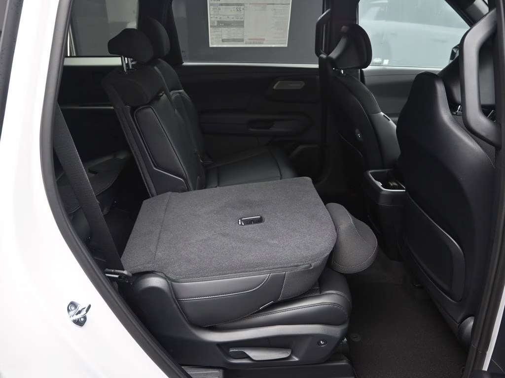 2027 Glacial White Pearl Kia Telluride LX FWD SUV