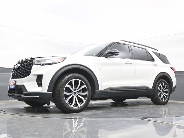 2025 White Metallic Ford Explorer ST-Line RWD SUV
