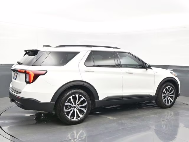 2025 White Metallic Ford Explorer ST-Line RWD SUV