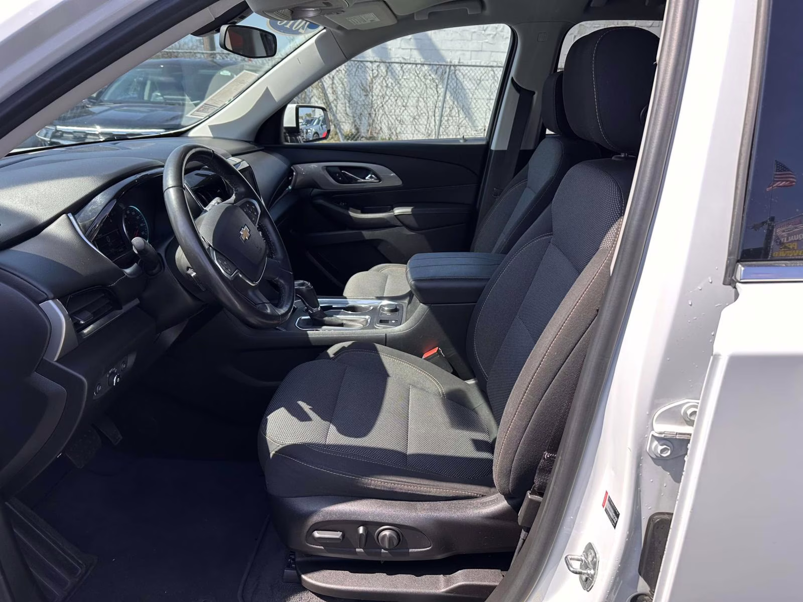 2018 Summit White Chevrolet Traverse AWD 4dr LT Cloth w/1LT AWD SUV